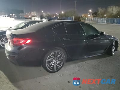 Trzecie zdjęcie samochodu z tyłu: 2018 BMW M550XI VIN:WBAJB9C55JG463848 - miniatura