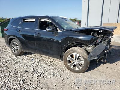 Czwarte zdjęcie samochodu z boku: 2021 TOYOTA HIGHLANDER XLE VIN:5TDGZRAHXMS516155 - miniatura