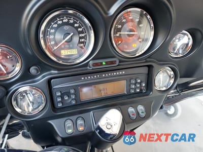 Zdjęcie 7 z 9 samochodu: 2010 HARLEY-DAVIDSON FLHTK VIN:1HD1KEM30AB674640 - miniatura