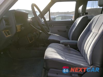 Zdjęcie 7 z 13 samochodu: 1986 TOYOTA 4RUNNER RN60 VIN:JT4RN62D6G0046230 - miniatura