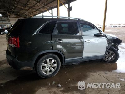 Trzecie zdjęcie samochodu z tyłu: 2012 KIA SORENTO BASE VIN:5XYKT4A21CG242866 - miniatura