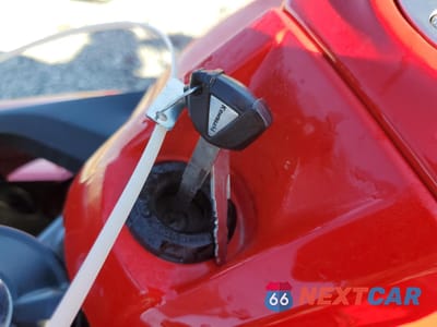 Zdjęcie 8 z 9 samochodu: 2012 KAWASAKI EX650 EC VIN:JKAEXEE15CDA00991 - miniatura