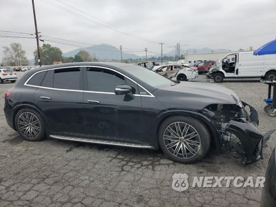 Czwarte zdjęcie samochodu z boku: 2023 MERCEDES-BENZ EQS SUV 580 4MATIC VIN:4JGDM4EB5PA028173 - miniatura
