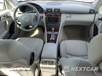 Zdjęcie 8 z 14 samochodu: 2006 MERCEDES-BENZ C 350 4MATIC VIN:WDBRF87J76F775628 - miniatura