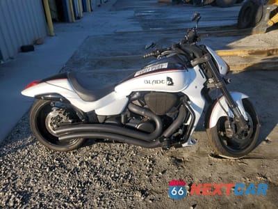 2015 SUZUKI VZR1800 JS1VY53A4F2100139 - główne zdjęcie licytacji z USA - miniatura