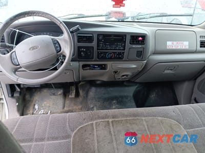 Zdjęcie 8 z 12 samochodu: 2000 FORD EXCURSION XLT VIN:1FMSU41F8YEE41800 - miniatura