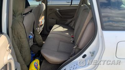 Piąte zdjęcie samochodu w środku: 2005 TOYOTA RAV4 VIN:JTEGD20V450077225 - miniatura