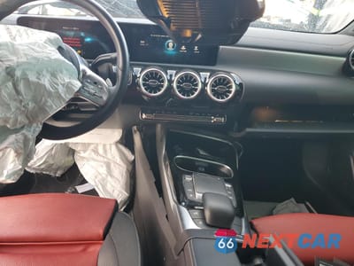 Zdjęcie 8 z 12 samochodu: 2022 MERCEDES-BENZ CLA AMG 35 4MATIC VIN:W1K5J5BB9NN297137 - miniatura