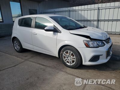 Czwarte zdjęcie samochodu z boku: 2017 CHEVROLET SONIC VIN:1G1JG6SH1H4174338 - miniatura