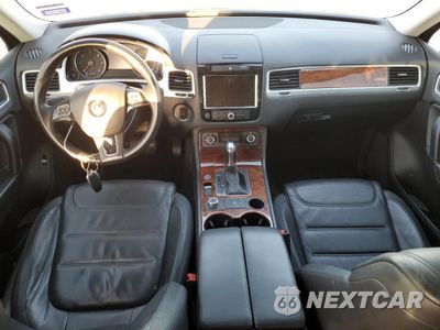 Zdjęcie 8 z 15 samochodu: 2014 VOLKSWAGEN TOUAREG V6 TDI VIN:WVGEP9BP0ED001256 - miniatura