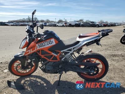 Trzecie zdjęcie samochodu z tyłu: 2018 KTM 390 DUKE VIN:MD2JPJ40XJC253093 - miniatura
