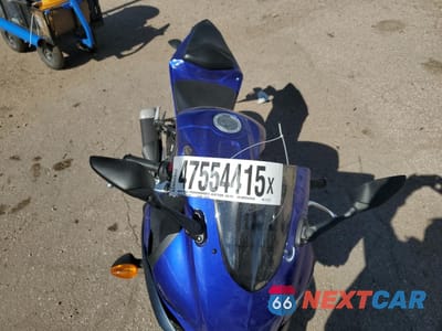 Piąte zdjęcie samochodu w środku: 2023 YAMAHA YZFR3 A VIN:MH3RH18Y5PK011799 - miniatura