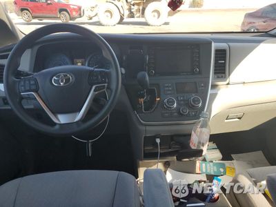 Zdjęcie 8 z 13 samochodu: 2020 TOYOTA SIENNA LE VIN:5TDKZ3DC1LS068961 - miniatura