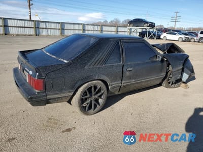 Trzecie zdjęcie samochodu z tyłu: 1983 FORD MUSTANG VIN:1FABP28FXDF146357 - miniatura