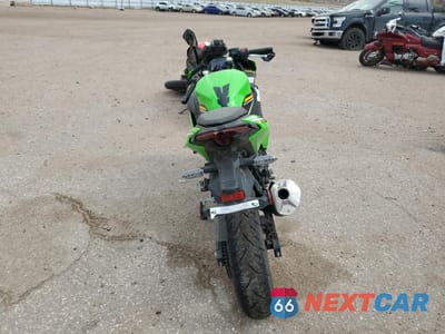 Czwarte zdjęcie samochodu z boku: 2025 KAWASAKI EX500 A VIN:ML5EXGJ15SDA37104 - miniatura
