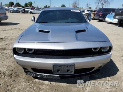 Piąte zdjęcie samochodu w środku: 2017 DODGE CHALLENGER SXT VIN:2C3CDZAG9HH532411 - miniatura