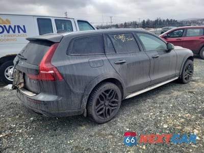 Trzecie zdjęcie samochodu z tyłu: 2022 VOLVO V60 CROSS COUNTRY T5 MOMENTUM VIN:YV4102WK0N2094947 - miniatura
