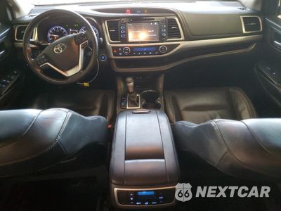 Zdjęcie 8 z 16 samochodu: 2017 TOYOTA HIGHLANDER SE VIN:5TDKZRFH1HS511984 - miniatura