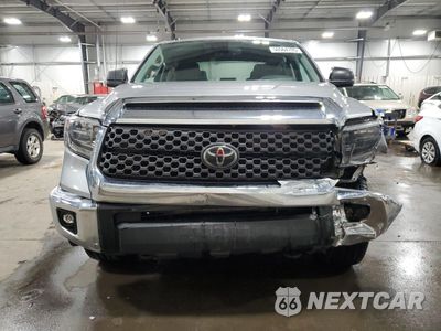 Piąte zdjęcie samochodu w środku: 2018 TOYOTA TUNDRA CREWMAX SR5 VIN:5TFDW5F1XJX768641 - miniatura