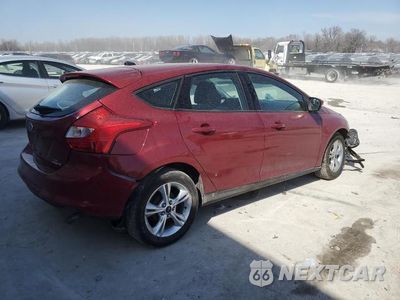 Trzecie zdjęcie samochodu z tyłu: 2014 FORD FOCUS SE VIN:1FADP3K29EL347755 - miniatura