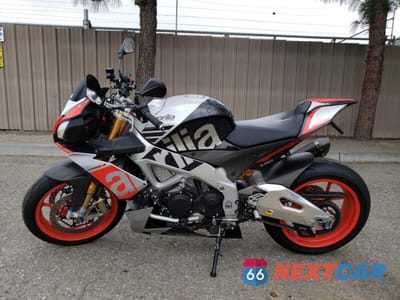 Trzecie zdjęcie samochodu z tyłu: 2016 APRILIA TUONO V4 1100 ABS VIN:ZD4TYUA07GS000107 - miniatura
