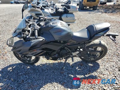 Trzecie zdjęcie samochodu z tyłu: 2024 KAWASAKI EX650 P VIN:ML5EXEP15RDAD5600 - miniatura