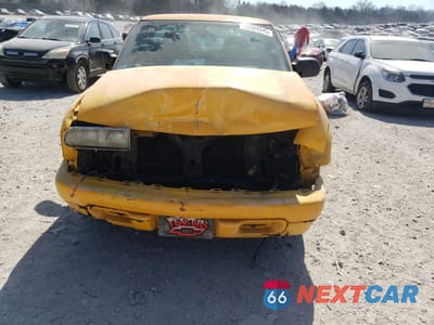 Piąte zdjęcie samochodu w środku: 2003 CHEVROLET S TRUCK S10 VIN:1GCCS14H438124128 - miniatura