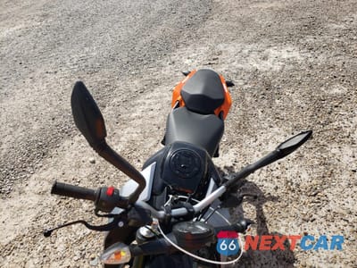 Piąte zdjęcie samochodu w środku: 2023 KTM 200 DUKE VIN:MD2JPC407PC016873 - miniatura