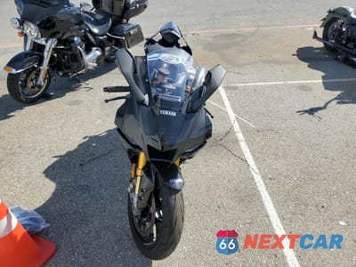 Drugie zdjęcie samochodu z przodu: 2024 YAMAHA YZFR1M C VIN:JYARN67Y5RA000442 - miniatura