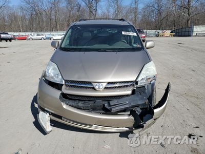 Piąte zdjęcie samochodu w środku: 2004 TOYOTA SIENNA XLE VIN:5TDBA22C14S016283 - miniatura