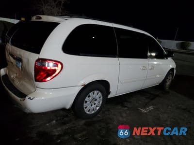 Trzecie zdjęcie samochodu z tyłu: 2005 CHRYSLER TOWN & COUNTRY LX VIN:2C4GP44R35R543026 - miniatura