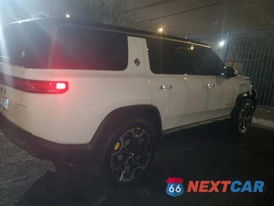Trzecie zdjęcie samochodu z tyłu: 2024 RIVIAN R1S ADVENT VIN:7PDSGABA1RN040676 - miniatura