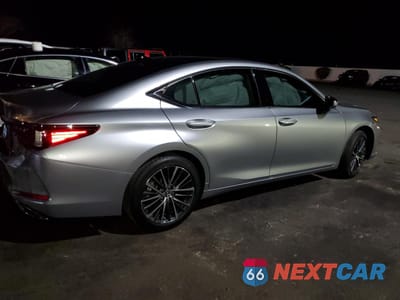 Trzecie zdjęcie samochodu z tyłu: 2024 LEXUS ES 350 BASE VIN:58ADZ1B18RU160379 - miniatura