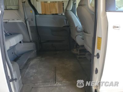 Zdjęcie 11 z 13 samochodu: 2013 TOYOTA SIENNA XLE VIN:5TDYK3DC9DS388996 - miniatura