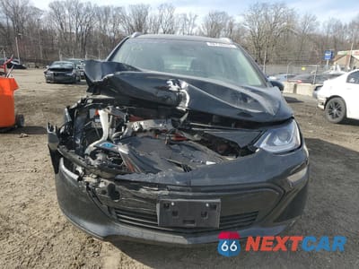 Piąte zdjęcie samochodu w środku: 2021 CHEVROLET BOLT EV PREMIER VIN:1G1FZ6S01M4101538 - miniatura
