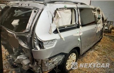 Czwarte zdjęcie samochodu z boku: 2011 TOYOTA SIENNA XLE VIN:5TDYK3DC7BS072252 - miniatura