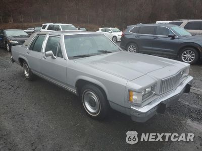 Czwarte zdjęcie samochodu z boku: 1983 MERCURY GRAND MARQUIS VIN:1MEBP95FXDZ694511 - miniatura