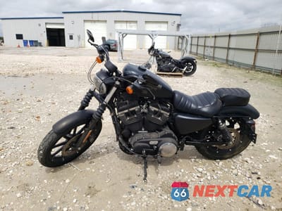 Trzecie zdjęcie samochodu z tyłu: 2017 HARLEY-DAVIDSON XL883 IRON 883 VIN:1HD4LE211HC443228 - miniatura