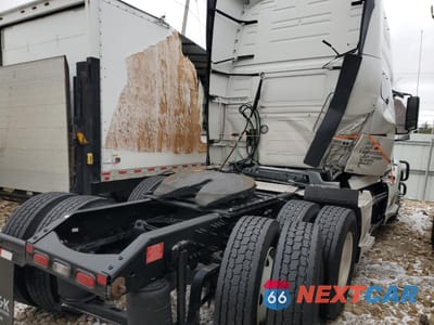 Czwarte zdjęcie samochodu z boku: 2023 VOLVO VNL SEMI TRUCK VIN:4V4NC9EH9PN337316 - miniatura