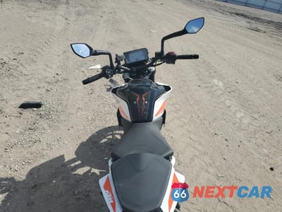 Zdjęcie 6 z 10 samochodu: 2022 KTM 390 DUKE VIN:MD2JPJ404NC253225 - miniatura