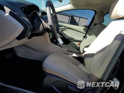 Zdjęcie 7 z 14 samochodu: 2016 FORD FOCUS SE VIN:1FADP3F22GL355161 - miniatura
