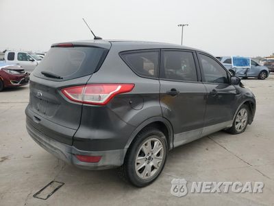 Trzecie zdjęcie samochodu z tyłu: 2016 FORD ESCAPE S VIN:1FMCU0F70GUC88705 - miniatura