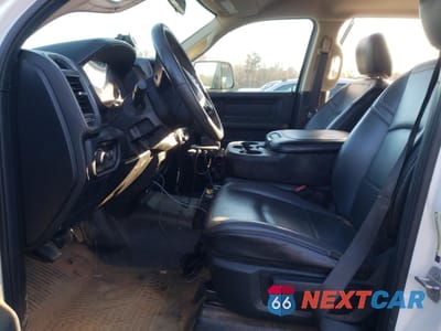 Zdjęcie 7 z 12 samochodu: 2019 RAM 5500 VIN:3C7WRNFL5KG550195 - miniatura