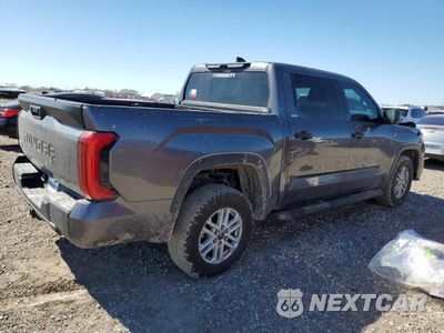 Trzecie zdjęcie samochodu z tyłu: 2022 TOYOTA TUNDRA CREWMAX SR VIN:5TFLA5DB2NX011633 - miniatura