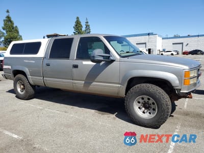 Czwarte zdjęcie samochodu z boku: 2000 GMC SIERRA K2500 VIN:1GTGK23J0YF416762 - miniatura
