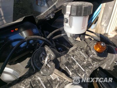 Zdjęcie 8 z 10 samochodu: 2024 YAMAHA YZFR7 VIN:JYARM38E9RA009800 - miniatura