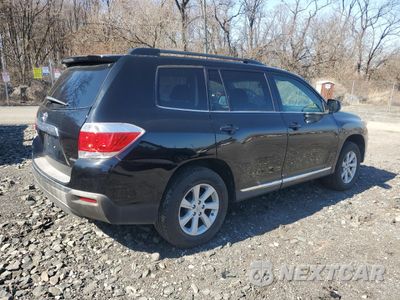 Trzecie zdjęcie samochodu z tyłu: 2013 TOYOTA HIGHLANDER BASE VIN:5TDBK3EH6DS219910 - miniatura