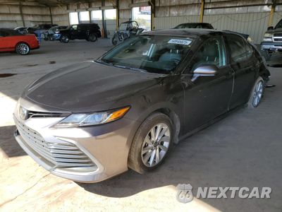 2024 TOYOTA CAMRY LE 4T1C11AK4RU885966 - główne zdjęcie licytacji z USA - miniatura