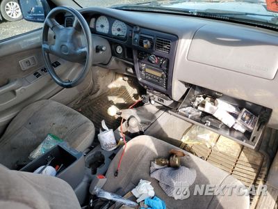 Zdjęcie 8 z 13 samochodu: 2004 TOYOTA TACOMA XTRACAB VIN:5TEWN72N34Z315622 - miniatura