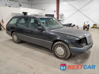 Czwarte zdjęcie samochodu z boku: 1991 MERCEDES-BENZ 300 TE 4MATIC VIN:WDBED90D1MF153716 - miniatura